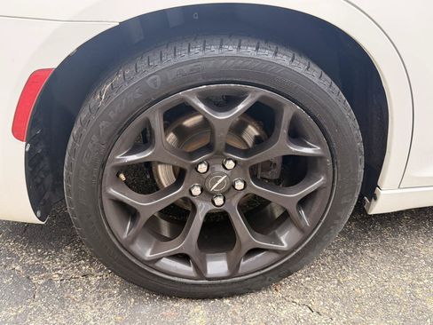 Used 2019 Chrysler 300 S RWD image 14