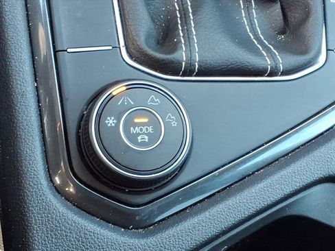 Used 2023 Volkswagen Tiguan SE R-Line image 23