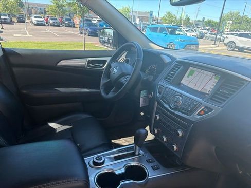 Used 2020 Nissan Pathfinder SL w/ Cargo Package AWD/4WD image 11