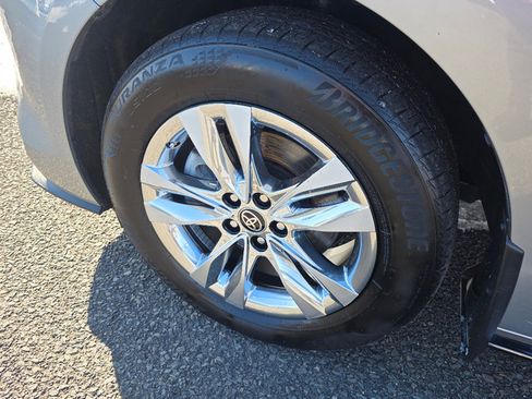 Used 2024 Toyota Sienna Limited image 6