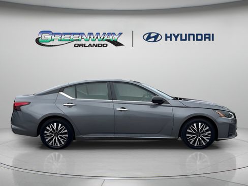 Used 2024 Nissan Altima 2.5 SV FWD image 5