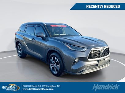 Used 2022 Toyota Highlander XLE