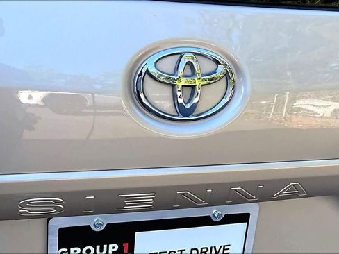 Used 2013 Toyota Sienna XLE FWD image 31
