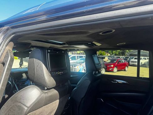 Used 2016 Cadillac Escalade ESV Platinum AWD/4WD image 11