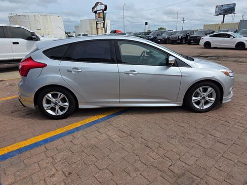 Used 2014 Ford Focus SE FWD image 4