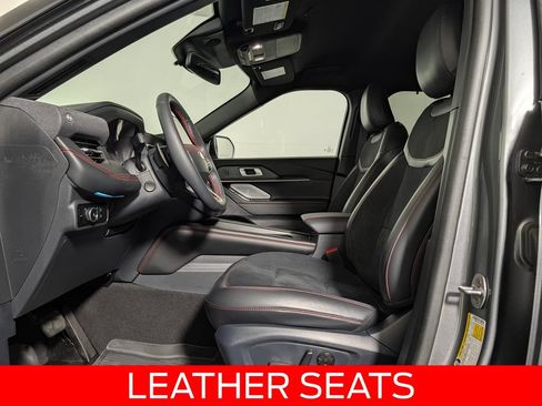 Certified 2025 Ford Explorer ST RWD image 10