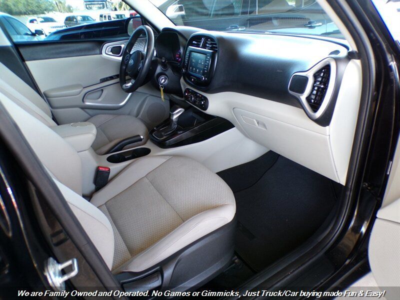 Used 2020 Kia Soul LX FWD image 28
