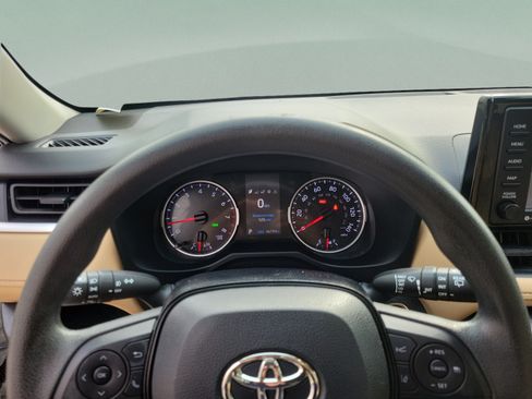 Used 2021 Toyota RAV4 XLE w/ Convenience Package FWD image 15