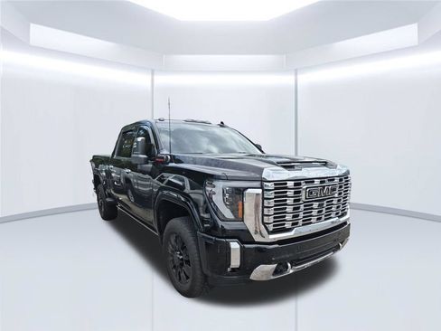Used 2024 GMC Sierra 3500 Denali w/ Denali Reserve Package AWD/4WD image 3