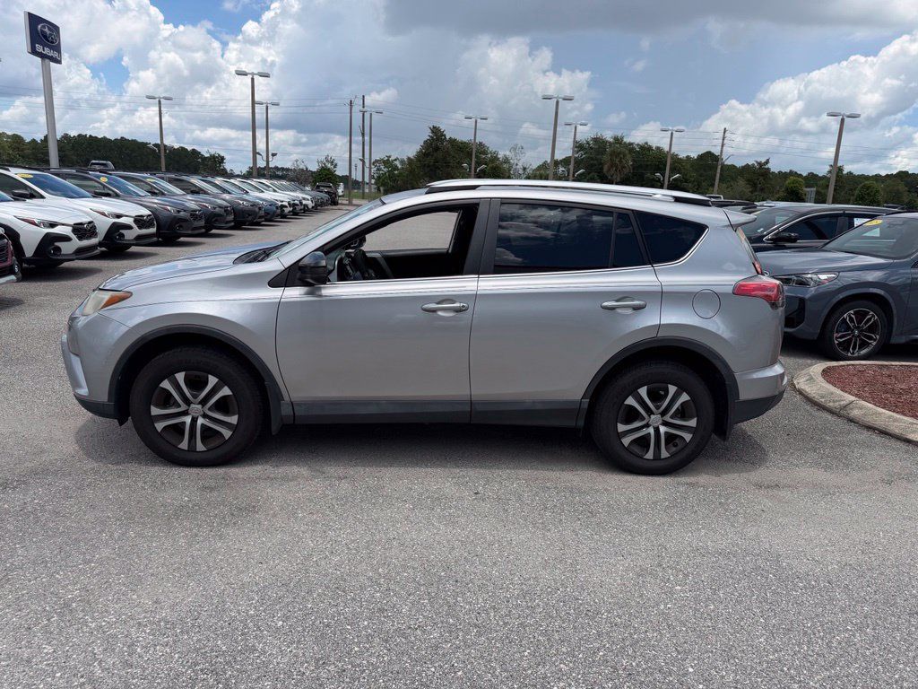 Used 2016 Toyota RAV4 LE FWD image 9