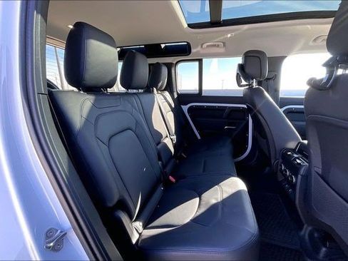 Used 2025 Land Rover Defender 110 S image 32