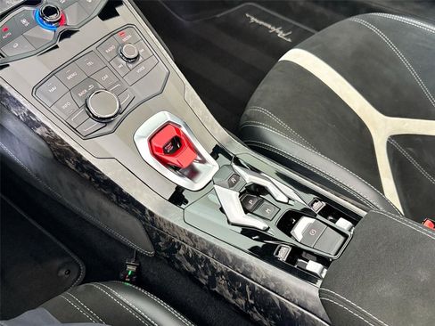 Used 2018 Lamborghini Huracan Performante AWD/4WD image 22