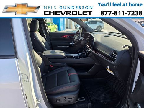 Used 2024 Chevrolet Traverse RS image 9