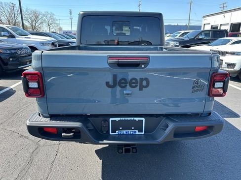 Used 2024 Jeep Gladiator Sport AWD/4WD image 5