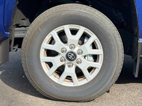 Used 2024 Toyota Tacoma SR5 AWD/4WD image 9