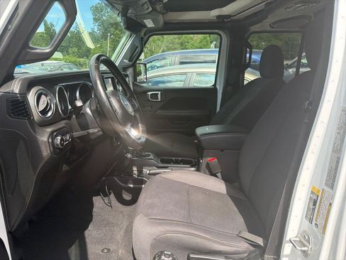 Used 2022 Jeep Wrangler Unlimited Sahara w/ LED Lighting Group AWD/4WD image 17