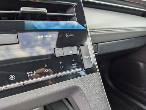 Used 2019 Toyota Avalon XLE image 26