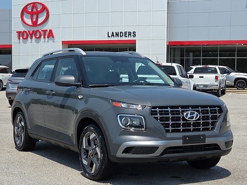 Used 2025 Hyundai Venue SEL FWD image 1