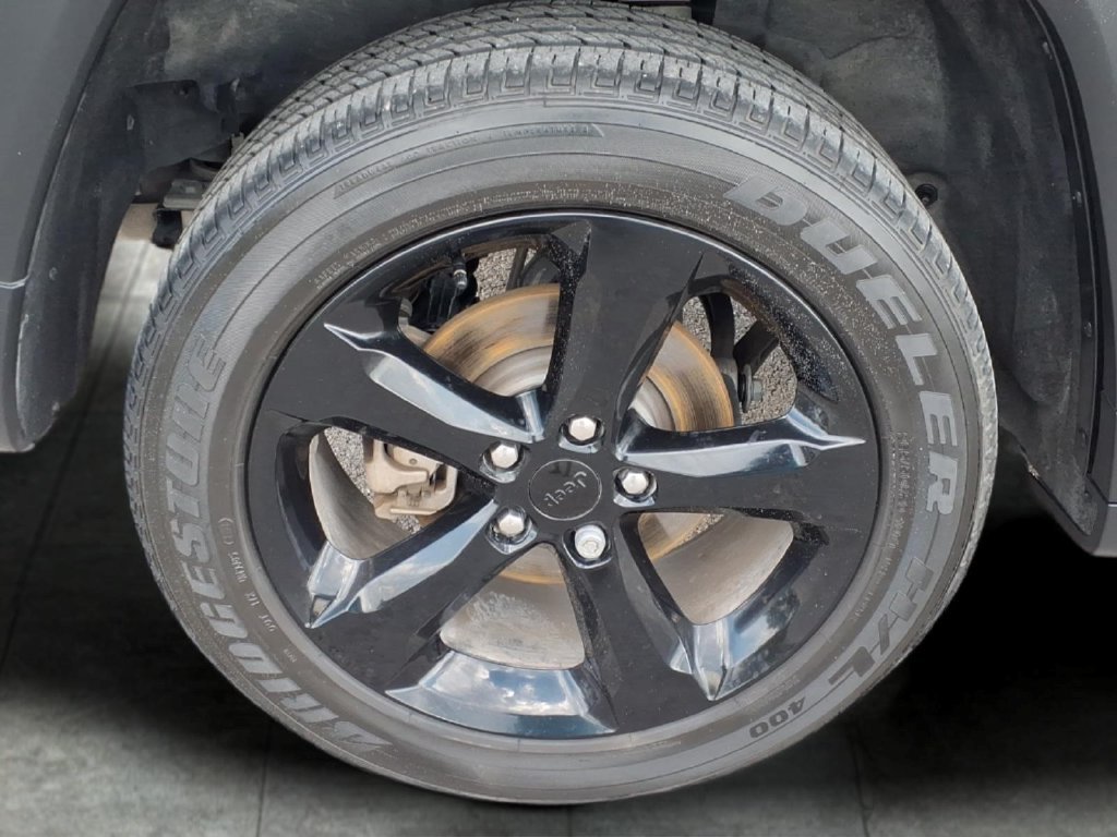 Used 2024 Jeep Grand Cherokee Altitude AWD/4WD image 9