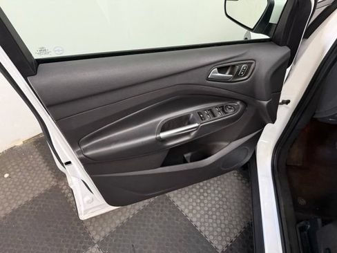 Used 2019 Ford Escape SE AWD/4WD image 16