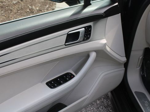 Used 2018 Porsche Panamera 4S image 17