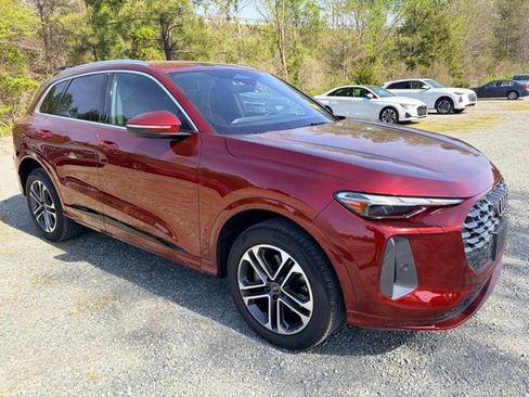 Used 2025 Audi Q5 Premium w/ 19" Wheel Package image 3