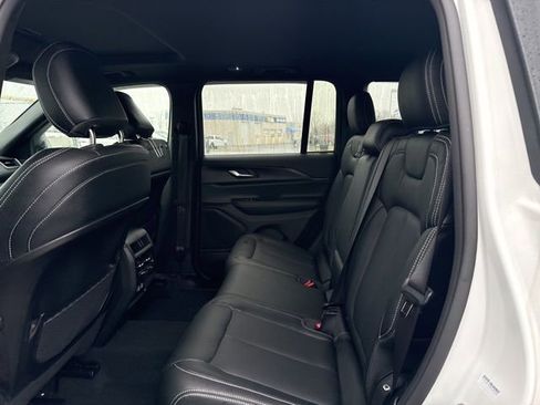 Used 2024 Jeep Grand Cherokee Laredo X w/ Luxury Tech Group I image 6