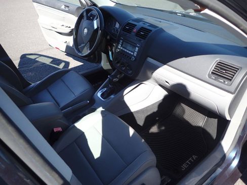Used 2009 Volkswagen Jetta TDI FWD image 12