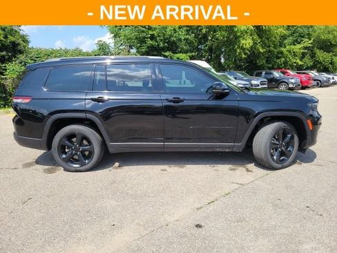 Used 2023 Jeep Grand Cherokee L Laredo AWD/4WD image 2