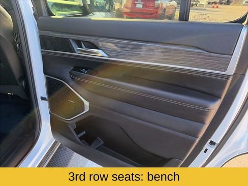 Used 2022 Jeep Wagoneer Series III image 24