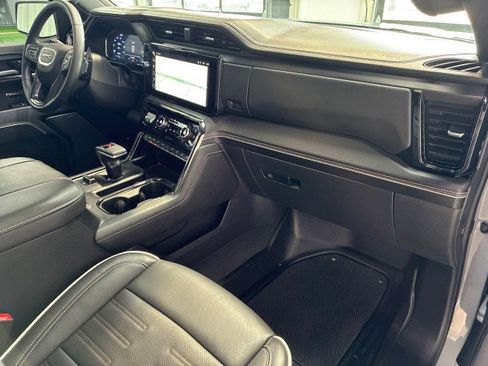 Used 2024 GMC Sierra 1500 AT4X image 11