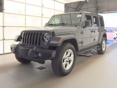 Used 2018 Jeep Wrangler Unlimited Sahara image 2