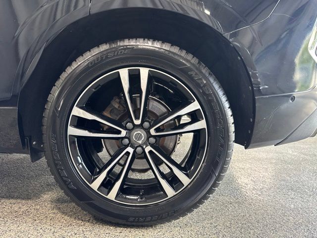 Used 2019 Volvo XC60 T5 Momentum w/ Multimedia Package AWD/4WD image 27