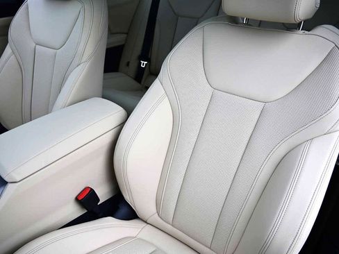 Used 2025 BMW 430i Coupe w/ M Sport Package image 7