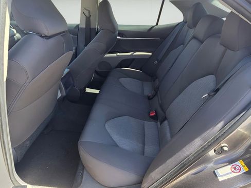 Used 2018 Toyota Camry LE image 11