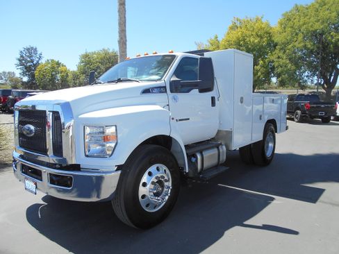 Used 2023 Ford F650 2WD Regular Cab Super Duty image 1