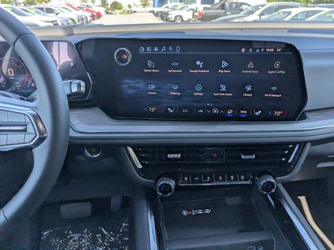 New 2026 Chevrolet Suburban LT w/ Comfort Package AWD/4WD image 16