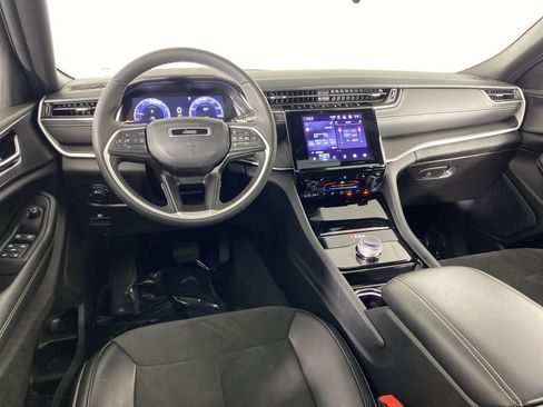 Used 2023 Jeep Grand Cherokee L Laredo image 36