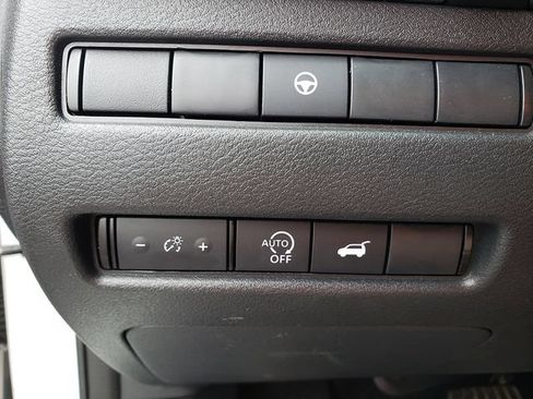 Used 2025 Nissan Rogue SV FWD image 17
