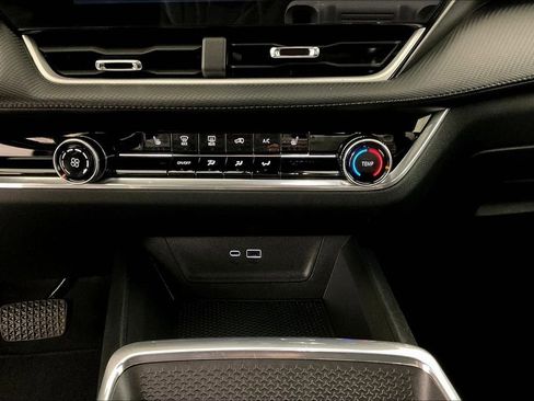 Used 2025 Chevrolet Equinox LT image 15