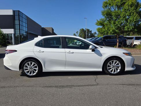 Used 2021 Toyota Camry LE FWD image 8