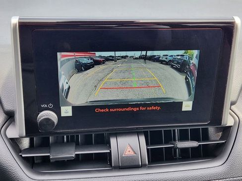 Used 2025 Toyota RAV4 XLE FWD image 17