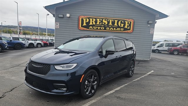 Used 2025 Chrysler Pacifica Limited FWD image 1