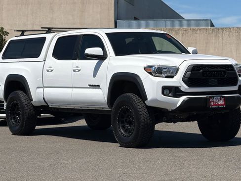 Used 2019 Toyota Tacoma TRD Off-Road w/ TRD Premium Off Road Package AWD/4WD image 5