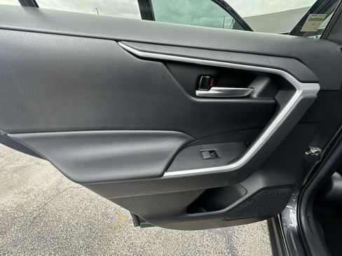 Used 2021 Toyota RAV4 XLE image 31