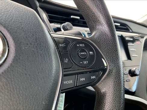 Used 2019 Toyota Camry LE FWD image 23