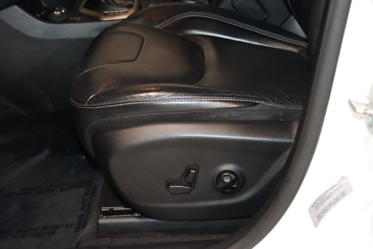 Used 2017 Jeep Cherokee High Altitude AWD/4WD image 31