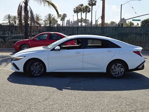 Used 2024 Hyundai Elantra SEL FWD image 11