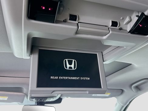 Used 2018 Honda Pilot Elite image 17
