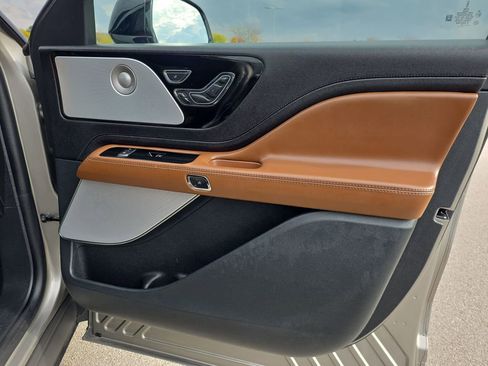 Used 2023 Lincoln Aviator Reserve w/ Equipment Group 201A image 17